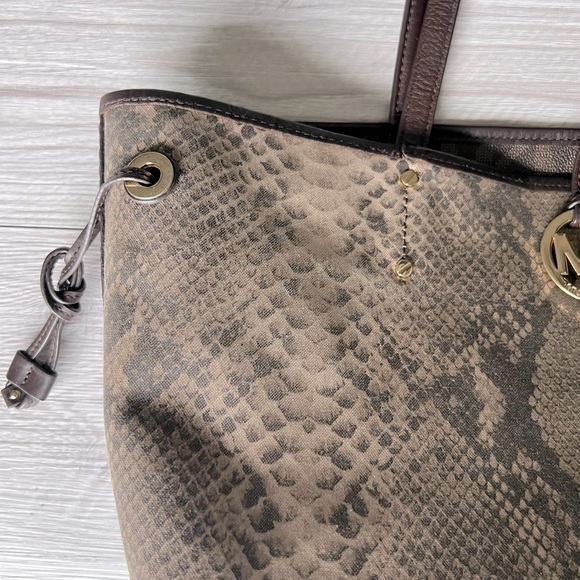 MICHAEL KORS jet set reversible brown logo snake print tote - Picture 13 of 16